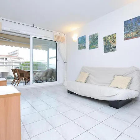 Beautiful Apartment In Vallauris 아파트