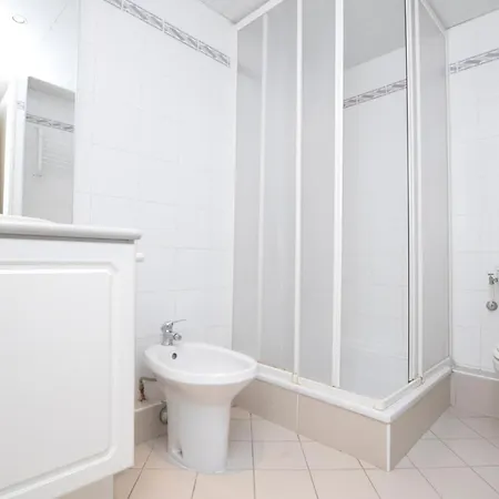 Beautiful Apartment In Vallauris 발로리스