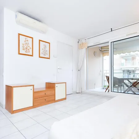 1 Bedroom Beautiful In Apartamento Vallauris